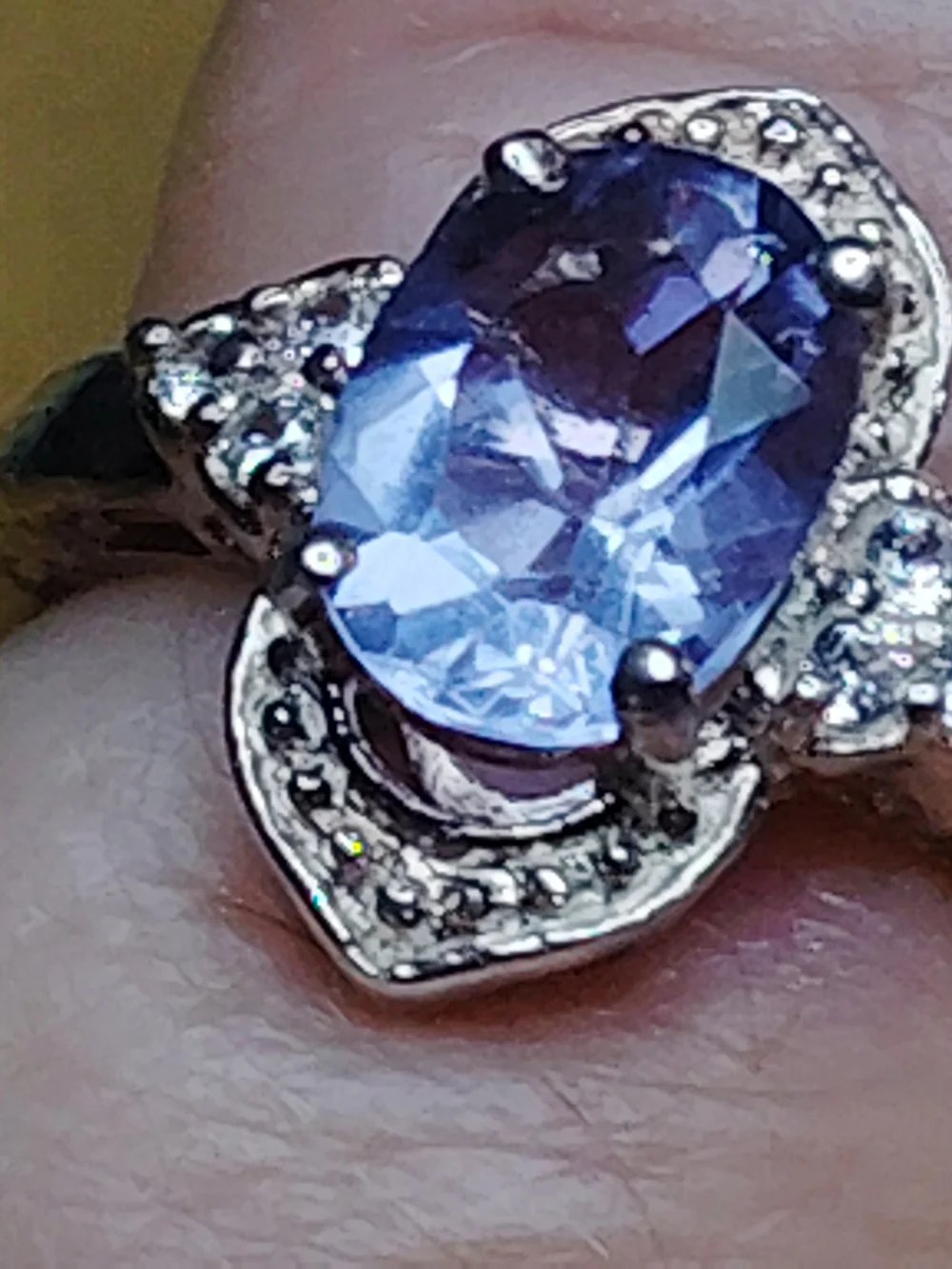 FLUORITE OVAL GEMSTONE AND SPARKLING ACCENTS OF MACASITE. STERLING RING. SIZE 5